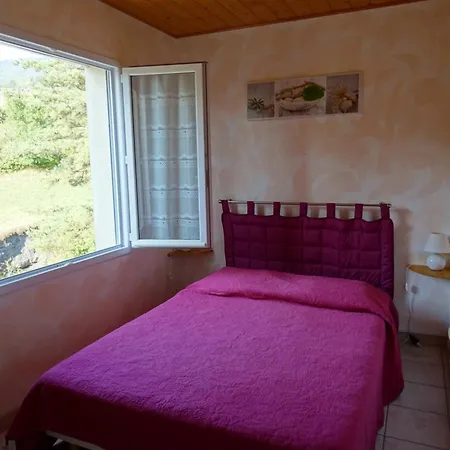 Des Amandiers Holiday home *
